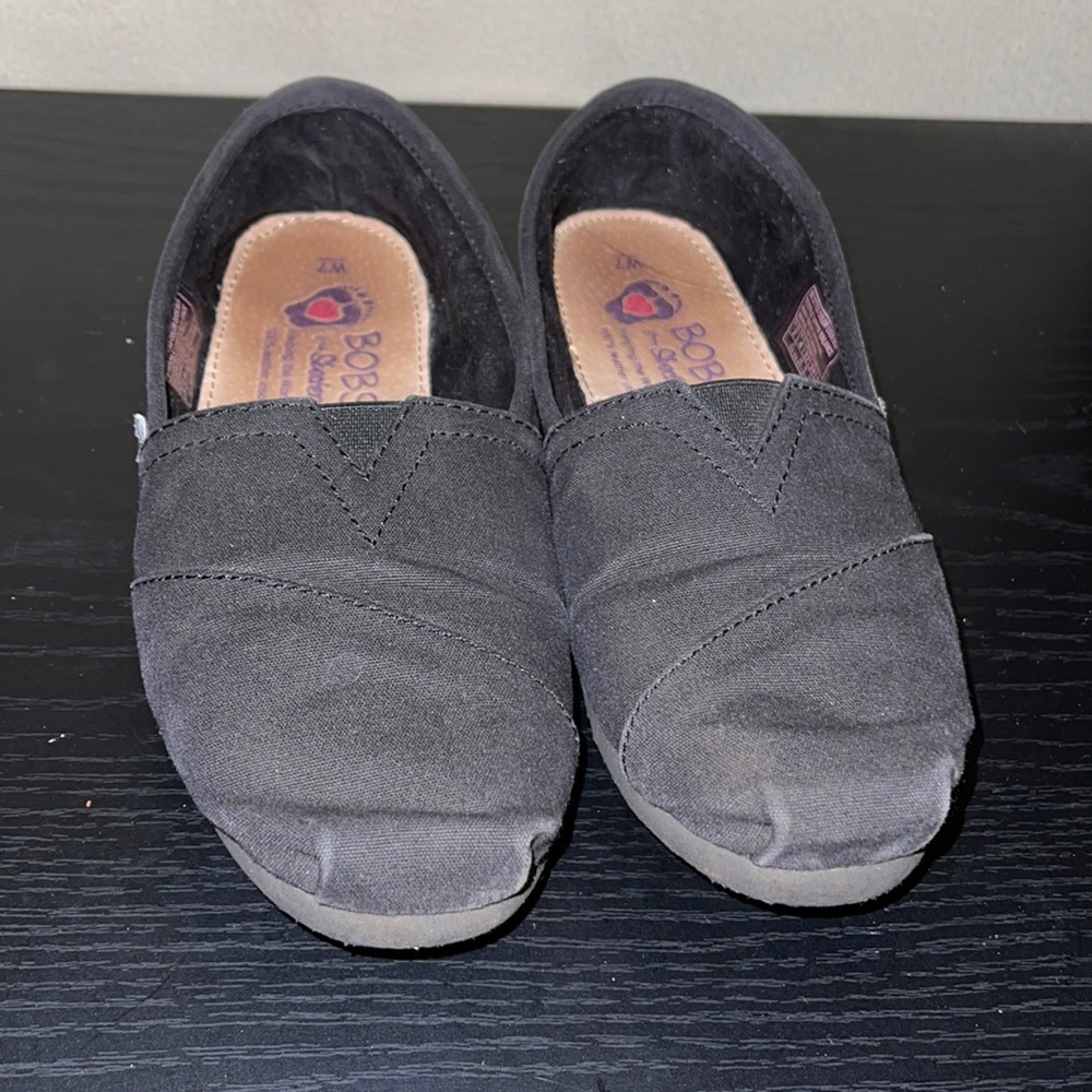 BLACK SLIP ON BOBS